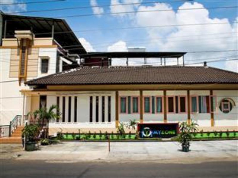 Myzone Homtel Hotel Semarang Ngoại thất bức ảnh